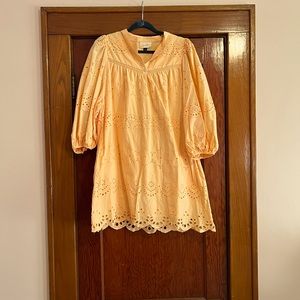 EUC Eyelet dress with pockets in peach
